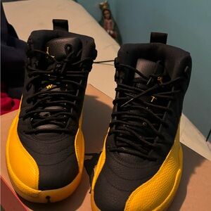 Air Jordan 12 Retro Box - Black and Gold
